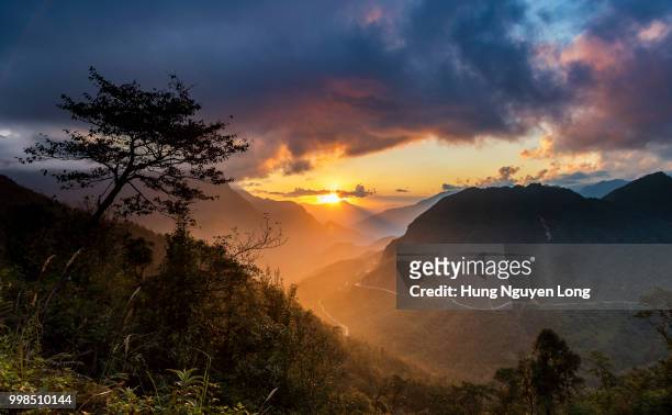 golden sunset on o quy ho pass - ho stock pictures, royalty-free photos & images