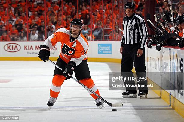 Kimmo Timonen of the Philadelphia Flyers handles the puck in Game 1 of the Eastern Conference Finals during the 2010 NHL Stanley Cup Playoffs at...