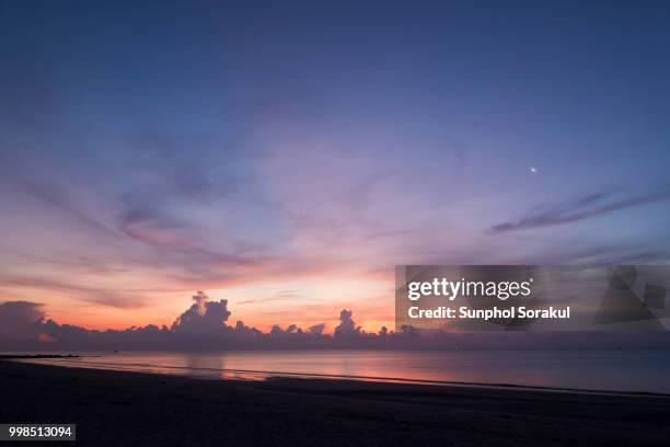 colourful sky during the sunrise on the horizon over the gulf of thailand - sunphol stock pictures, royalty-free photos & images