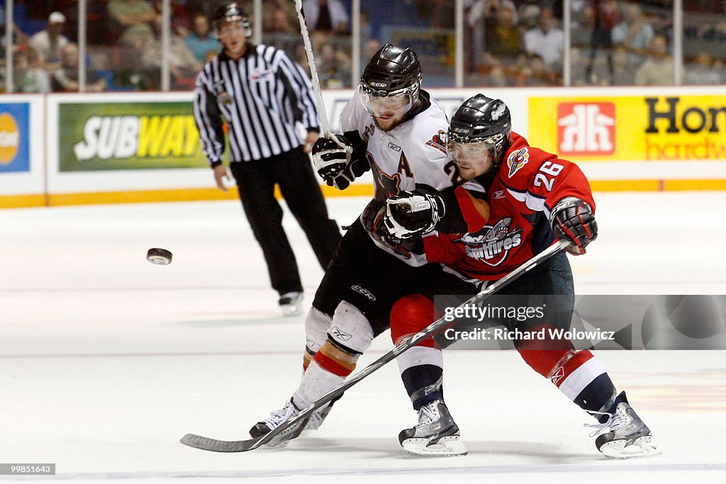 2010 Memorial Cup Tournament - Calgary Hitmen v Windsor Spitfires