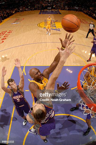 Lamar Odom of the Los Angeles Lakers puts up a shot against Goran Dragic and Louis Amundson of the Phoenix Suns in Game One of the Western Conference...
