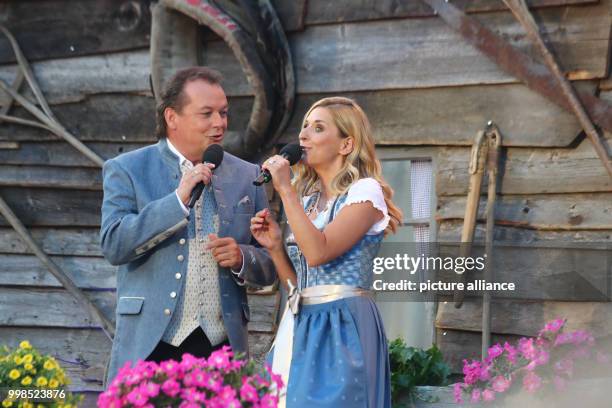 July 2018, Austria, Bad Kleinkirchheim: Arnulf Prasch and Stefanie Hertel performing during the dress rehearsal of the ORF show "Wenn die Musi...