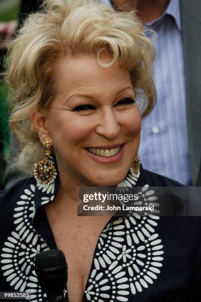 Bette Midler attends the 9th annual New York Restoration Project's Spring Picnic at Fort Washington Park on May 17, 2010 in New York City.