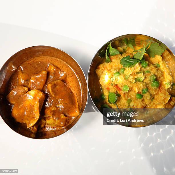 indian chicken coconut curry & cauliflower keema - lori elle photos et images de collection