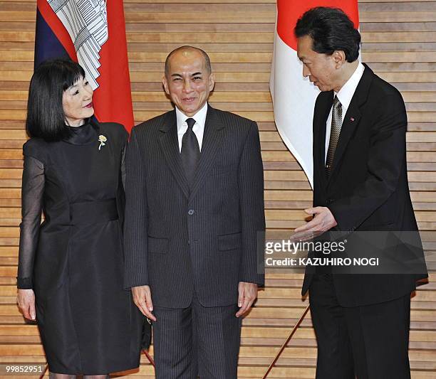 Japanese Prime Minister Yukio Hatoyama and his wife Miyuki welcomes Cambodian King Norodom Sihamoni prior to a luncheon at the prime ministers...