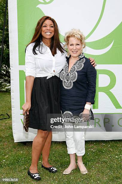 Wendy Williams and Bette Midler attend the 9th annual New York Restoration Project's Spring Picnic at Fort Washington Park on May 17, 2010 in New...