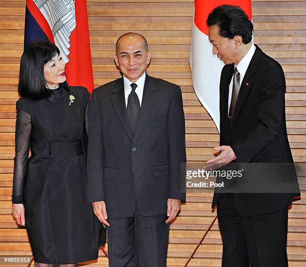 King Norodom Sihamoni of Cambodia is welcomed by Japanese Prime Minister Yukio Hatoyama and his wife Miyuki prior to a luncheon at the prime...