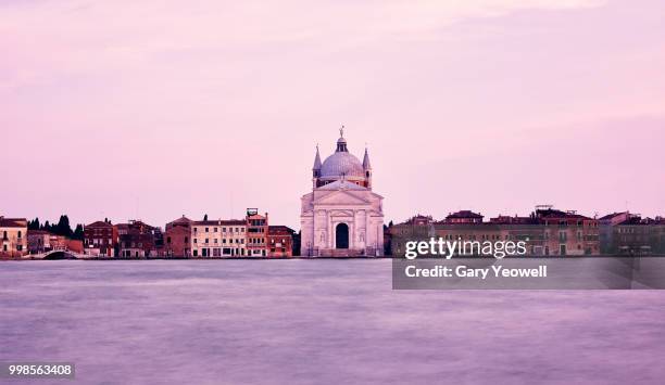 chiesa del santissimo redentore giudecca in venice at sunset - yeowell imagens e fotografias de stock