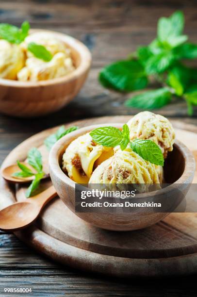 sweet ice cream with mint - mint ice cream stock pictures, royalty-free photos & images