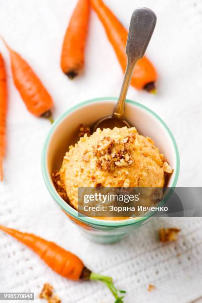 carrot cake  ice cream - ice cream cake stock pictures, royalty-free photos & images