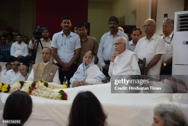 Former President Pratibha Patil and BJP leader LK Adwani attend the funeral of Dada JP Vaswani at Sadhu Vaswani Mission, on July 13, 2018 in Pune,...