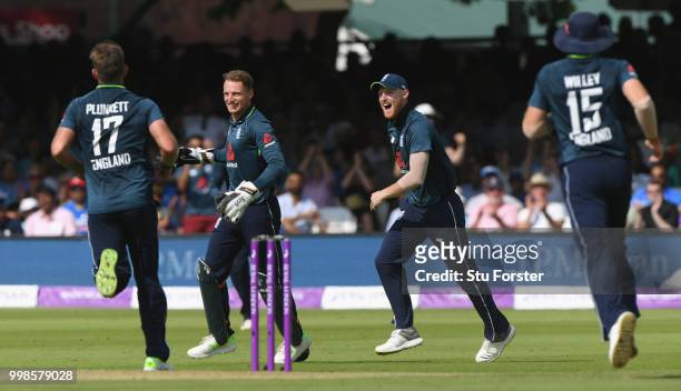 England players rush to congratulate Jos Buttler after he had caught Rahul off Liam Plunkett during the 2nd ODI Royal London One Day International...
