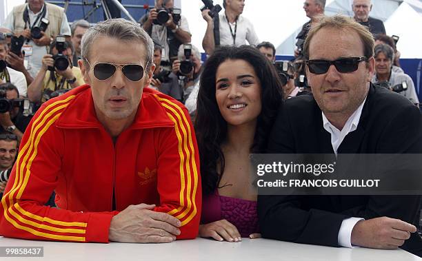 French actress Sabrina Ouazani, French actor Lambert Wilson and French director Xavier Beauvois pose during the photocall of "Des Hommes et des...