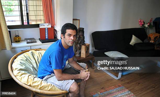 Cinéma-festival-Cannes-Inde par Béatrice LE BOHEC Indian film director Vikramaditya Motwane poses at his residence in Mumbai on May 15, 2010. AFP...