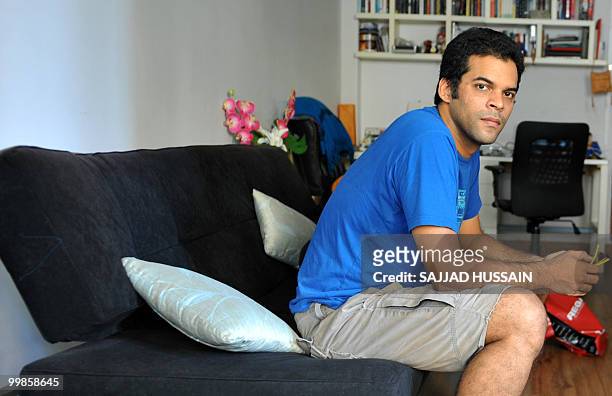 Cinéma-festival-Cannes-Inde par Béatrice LE BOHEC Indian film director Vikramaditya Motwane poses at his residence in Mumbai on May 15, 2010. AFP...