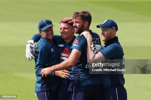 Joe Root, Jos Buttler Liam Plunkett and Ben Stokes of England celebrate the wicket of K. L. Rahul of India during the 2nd Royal London One day...