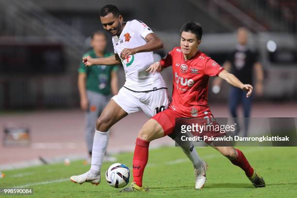 Jonatan Ferreira Reis of PT Prachuap FC and Wanchai Jarunongkran of True Bangkok United compete for the ball during the Thai League 1 match between...