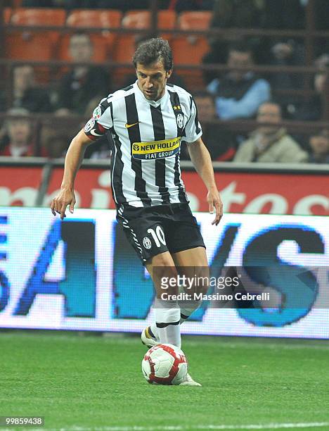 Alessandro Del Piero of Juventus FC in action during the Serie A match between AC Milan and Juventus FC at Stadio Giuseppe Meazza on May 15, 2010 in...