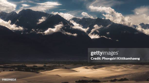 beautiful landscape view of desert in nubra valley, leh ladakh, india - nubra valley stock pictures, royalty-free photos & images