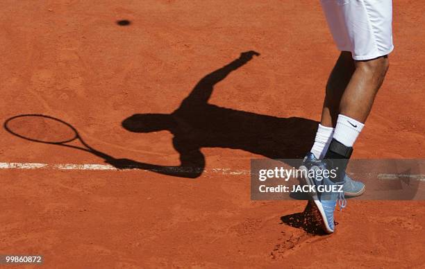 James Blake serves to Spain's Nicolas Almagro during the second round of the French tennis Open at Roland Garros in Paris 2nd June 2006. AFP PHOTO...
