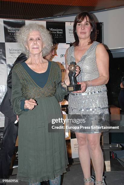 Cayetana Fitz-James Stuart receives the Tangerine Award from the hands of Carmen Martinez Bordiu during the 'Orange and Lemon' Awards on May 17, 2010...