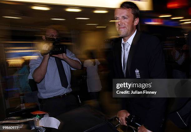 Graeme Swann of England returns to Gatwick Airport on May 18, 2010 in London, England.