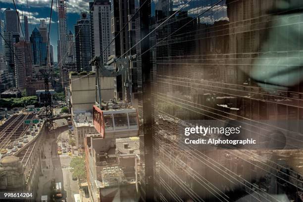 ルーズベルト ・ アイランド ・ トラムウェイ ケーブルカー - 59th street ストックフォトと画像