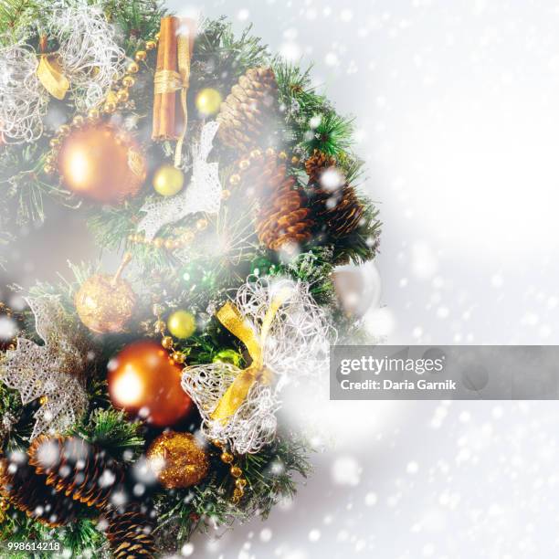 christmas wreath composition on white - plasma cell stock pictures, royalty-free photos & images