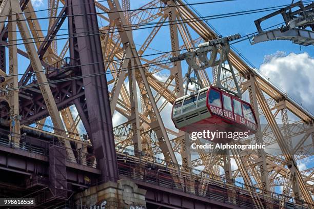 roosevelt island tramway cable car - socorro island imagens e fotografias de stock