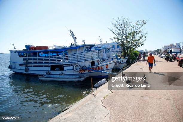 passengers port in santarem sidewalk, amazon region, brazil - amazon region stockfoto's en -beelden