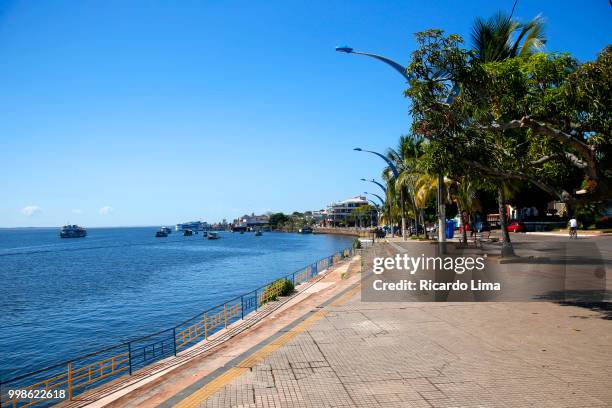 sidewalk in the edge of santarem, amazon region, brazil - amazon region stockfoto's en -beelden