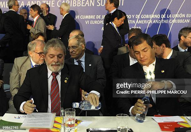 Brazil's President Luis Ignacio Lula da Silva and Ecuador's President Rafael Correa attend the plenary meeting of the Sixth Summit of Heads of State...
