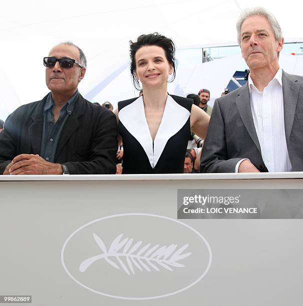 French actress Juliette Binoche , Iranian director Abbas Kiarostami and British actor William Shimell pose during the photocall of "Copie Conforme"...