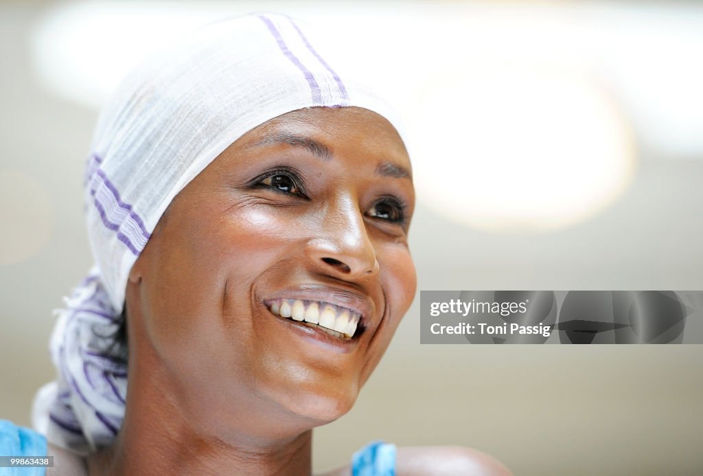Waris Dirie Presents Book 'Schwarze Frau, Weisses Land'