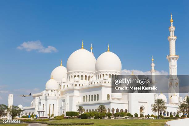 sheikh zayed grand mosque, abu dhabi, united arab emirates. - zayed stock pictures, royalty-free photos & images