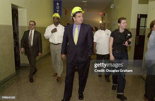 Secretary of Energy Bill Richardson and Dallas Cowboys runningback Chrisotper Warren during a tour of the new state of the art gym thats going to be...