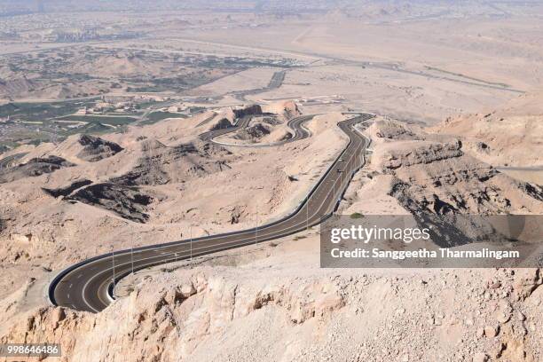 curvy road up jebel hafeet - jebel hafeet stock pictures, royalty-free photos & images