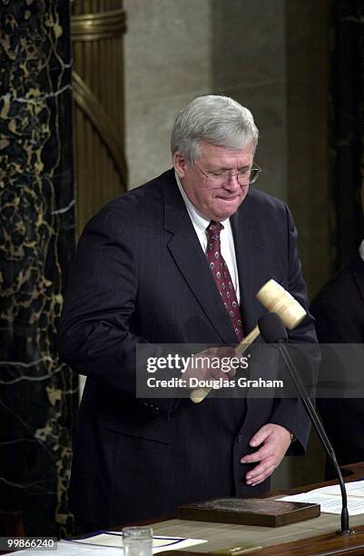 Speaker of the House J. Dennis Hastert, R-Ill., starts the Joint Session of Congress.