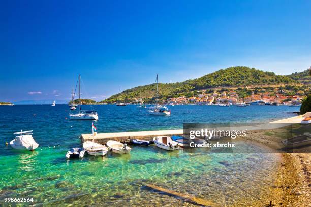 turquoise beach and small harbor on vis - vis fotografías e imágenes de stock