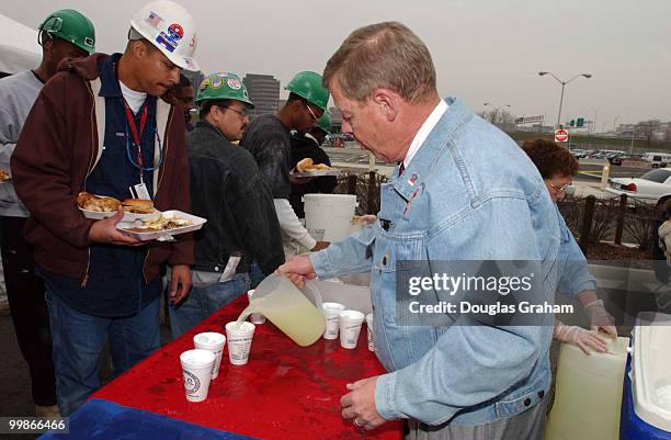 John Isakson, R-Ga., serves lemonade to workers of the Pentagon Renovation Program during the "Southern Cookout" to salute the men and women who...