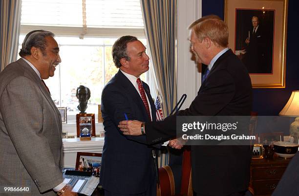 Mayor elect of New York Mike Bloomberg greets Charles Rangel, D-N.Y., and Richard Gephardt, D-MO., during his tour of the U.S. Capitol.