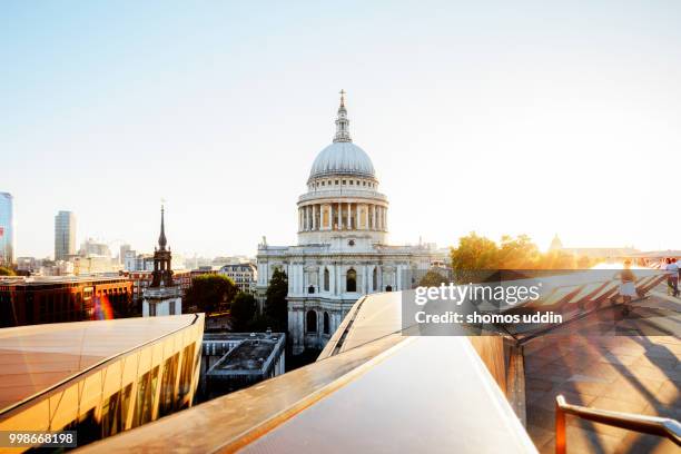 st paul's cathedral against sky at sunset - st pauls cathedral stockfoto's en -beelden