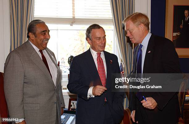 Mayor elect of New York Mike Bloomberg greets Charles Rangel, D-N.Y., and Richard Gephardt, D-MO., during his tour of the U.S. Capitol.