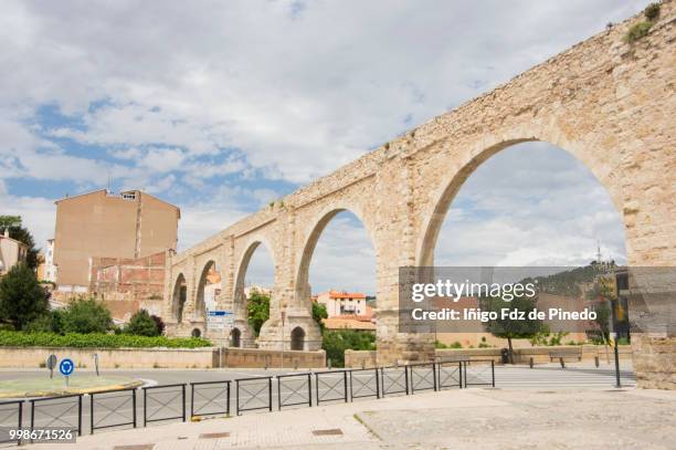 acueducto-viaducto los arcos, teruel, aragón, spain. - acueducto stock-fotos und bilder