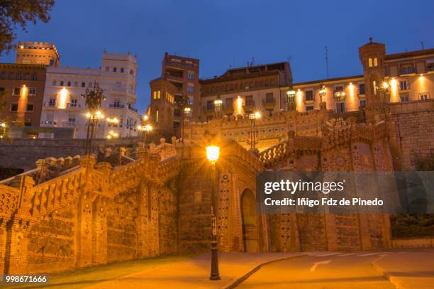 la escalinata de teruel , teruel, aragón, spain - guarnição de ameias imagens e fotografias de stock