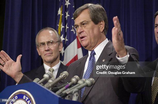 Larry Craig, R-ID., and Trent Lott, R-Miss., talk to reporters at a press conference about losing power in the Senate.