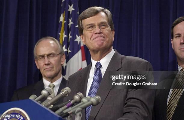 Larry Craig, R-ID., and Trent Lott, R-Miss., talk to reporters at a press conference about losing power in the Senate.