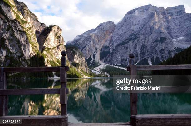 where the clouds dive in the water togheter the mo - dinner to celebrate the launch of fabrizio viti cruise 18 collection back in love again stockfoto's en -beelden