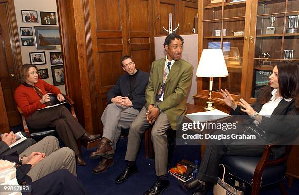 Jody Milanese, Legislative Correspondent for Sue Kelly, R-N.Y., talks with Ron Reagan Jr., Giancarlo Esposito and Frann Drescher about Arts Advocacy...