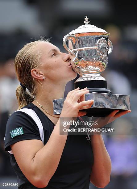 Russia's Svetlana Kuznetsova kisses the trophy after winning against Russia's Dinara Safina during a French Open tennis final match on June 6, 2009...